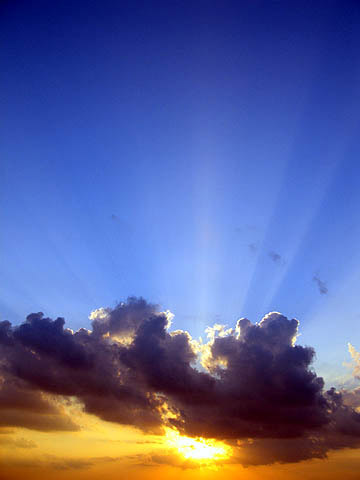 太陽と雲と青空